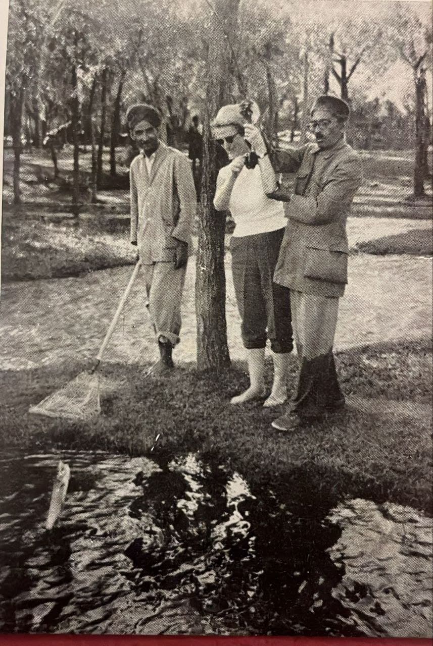 Historic fishing expedition with tourists